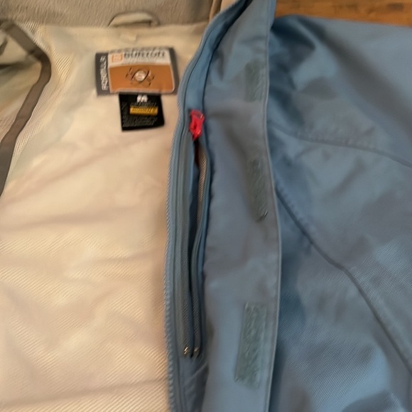 BURTON women’s snowboard jacket, Size Medium - Picture 3 of 13